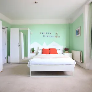 4* Guest house Lichfield House
