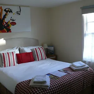 2* Guest house Bow Street Runner
